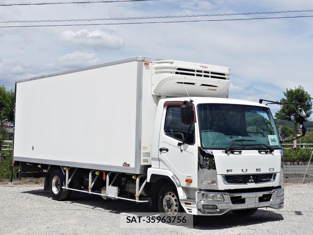 Mitsubishi FIGHTER 2015-12 8524861-22