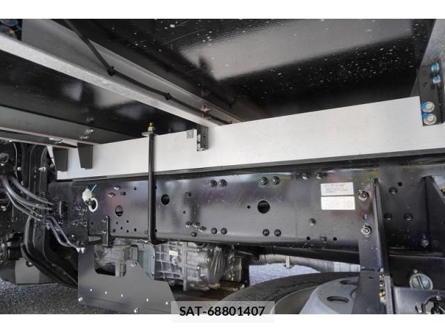 Mitsubishi FIGHTER 2025-10 8524842-12