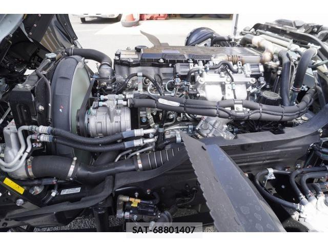 Mitsubishi FIGHTER 2025-10 8524842-14