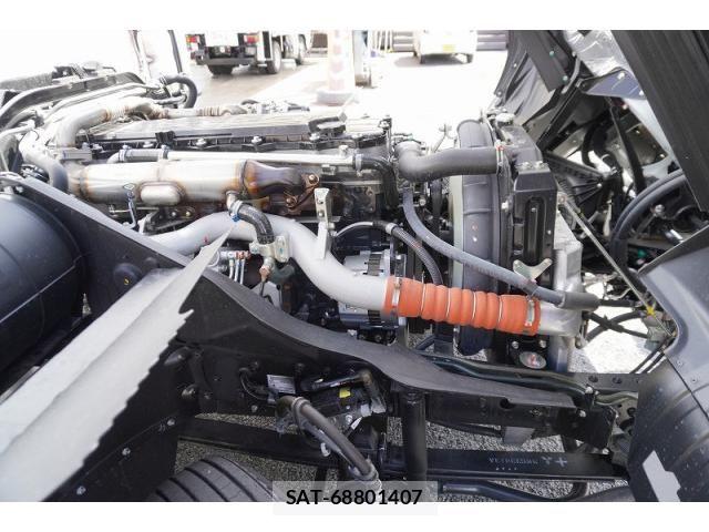 Mitsubishi FIGHTER 2025-10 8524842-15