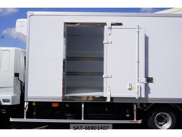 Mitsubishi FIGHTER 2025-10 8524842-19