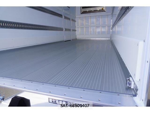 Mitsubishi FIGHTER 2025-10 8524842-23