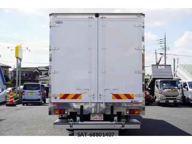 Mitsubishi FIGHTER 2025-10 8524842-3