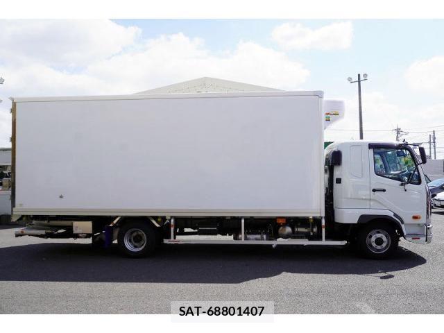 Mitsubishi FIGHTER 2025-10 8524842-4