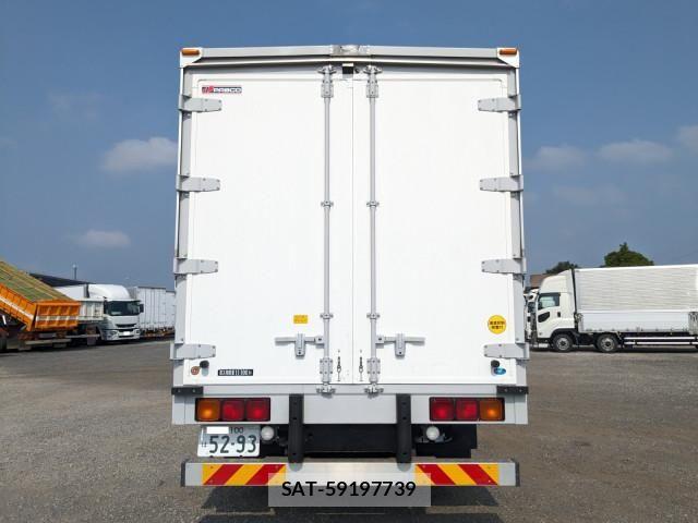 Mitsubishi FIGHTER 2022-05 8524848-4