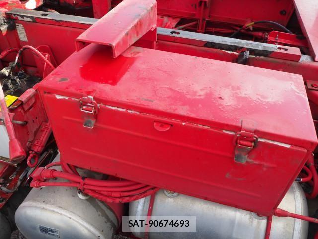 Mitsubishi FIGHTER 2012-08 8524857-13