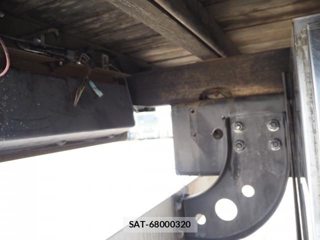 Mitsubishi FIGHTER 2014-03 8524858-23