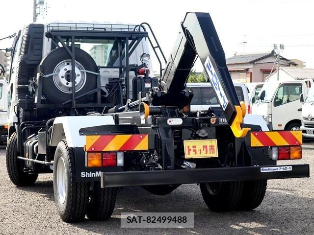 Mitsubishi FIGHTER 2026-04 8524850-13