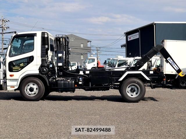 Mitsubishi FIGHTER 2026-04 8524850-17