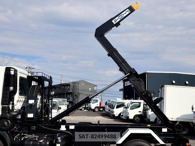 Mitsubishi FIGHTER 2026-04 8524850-19