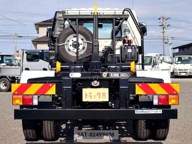 Mitsubishi FIGHTER 2026-04 8524850-5