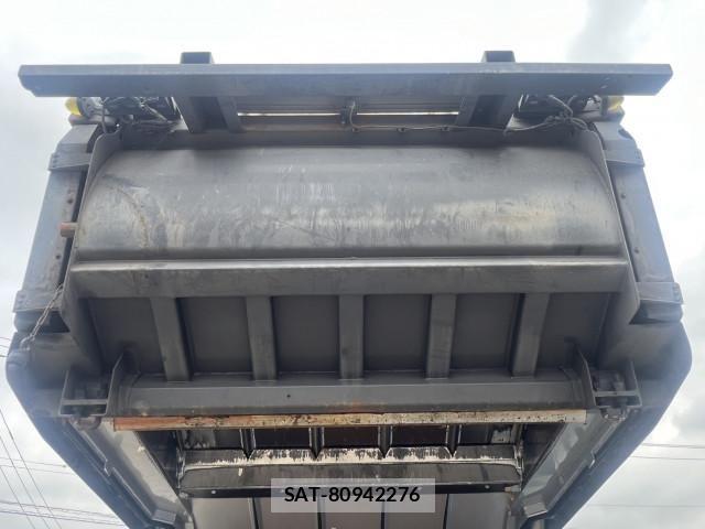 Mitsubishi FIGHTER 2012-05 8524856-17