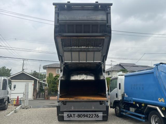 Mitsubishi FIGHTER 2012-05 8524856-7