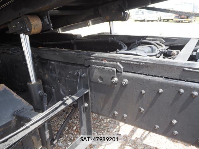 Mitsubishi FIGHTER 2013-07 8561878-15