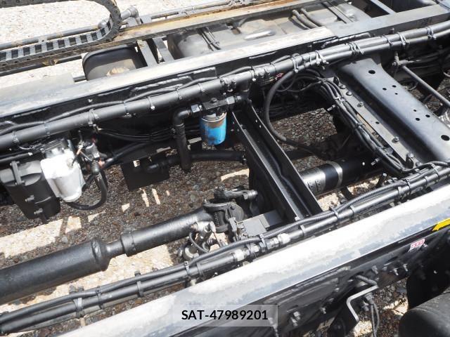 Mitsubishi FIGHTER 2013-07 8561878-17