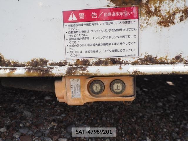 Mitsubishi FIGHTER 2013-07 8561878-24