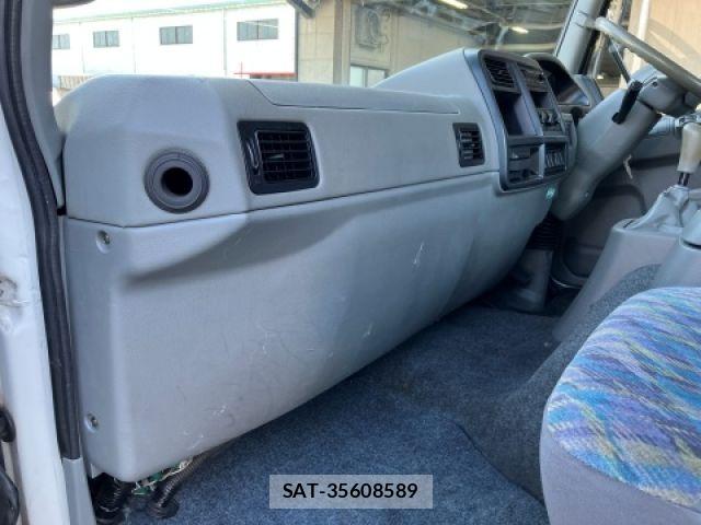 Mitsubishi FIGHTER 2005-06 8561890-27