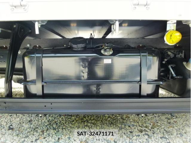Mitsubishi FIGHTER 2026-05 8561880-23