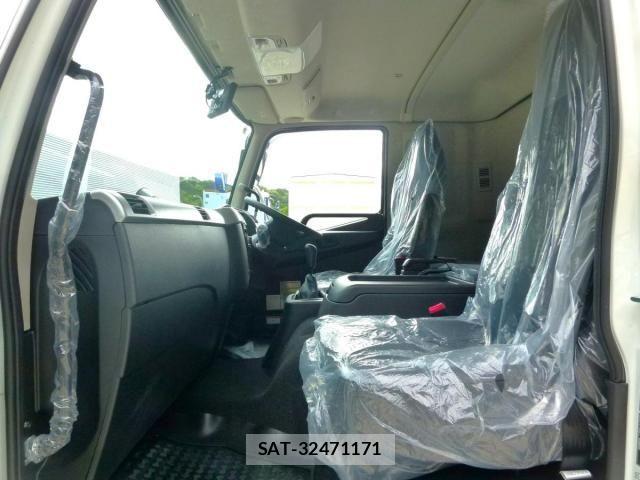 Mitsubishi FIGHTER 2026-05 8561880-28