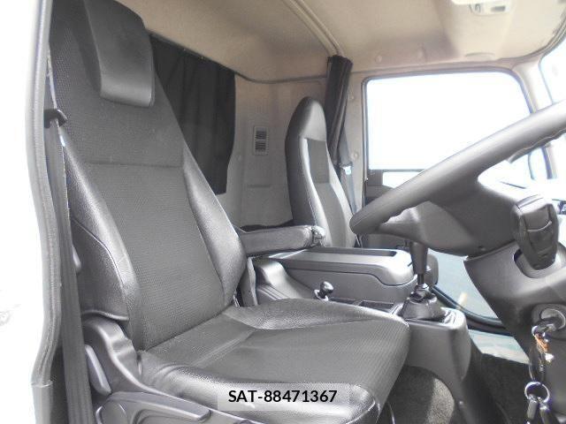 Mitsubishi FIGHTER 2020-02 8626746-10