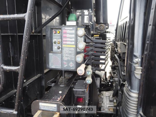 Mitsubishi FIGHTER 2015-12 8626743-9