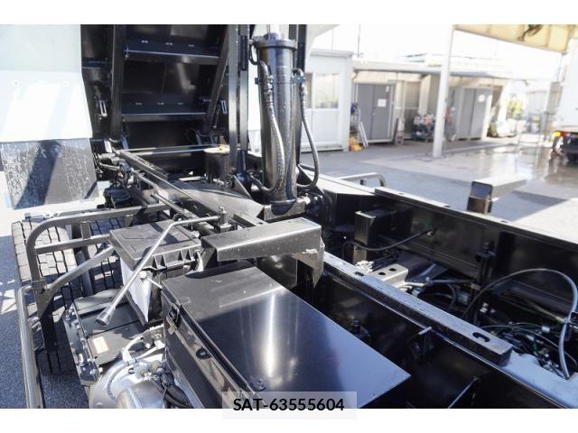 Mitsubishi FIGHTER 2024-04 8626736-24