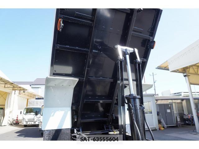 Mitsubishi FIGHTER 2024-04 8626736-25