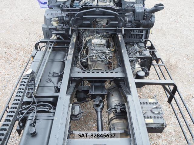 Mitsubishi FIGHTER 2011-07 8626745-26