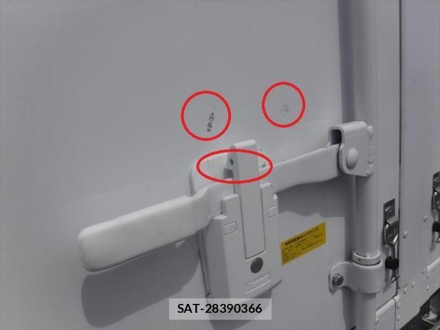 Mitsubishi FIGHTER 2025-11 8626738-18