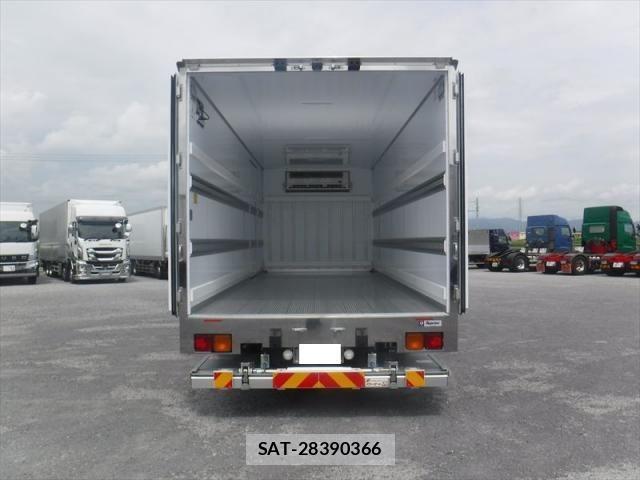 Mitsubishi FIGHTER 2025-11 8626738-20