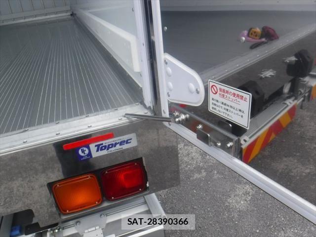 Mitsubishi FIGHTER 2025-11 8626738-21