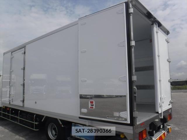 Mitsubishi FIGHTER 2025-11 8626738-23