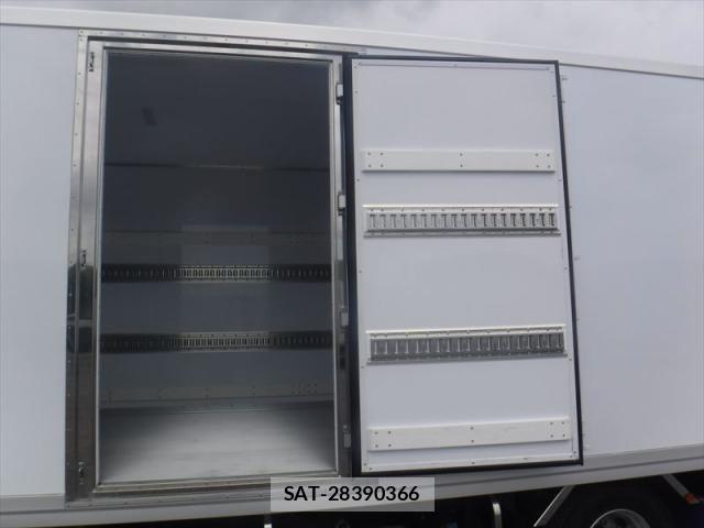 Mitsubishi FIGHTER 2025-11 8626738-6