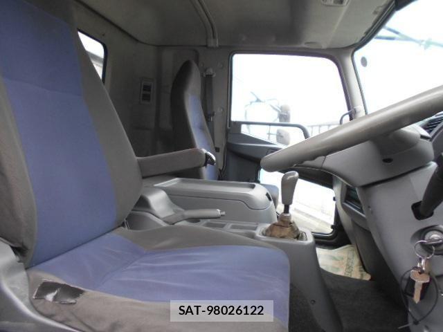 Mitsubishi FIGHTER 2015-09 8626753-13