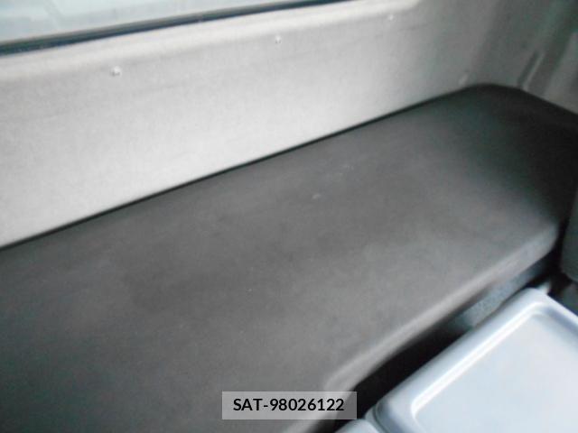 Mitsubishi FIGHTER 2015-09 8626753-16