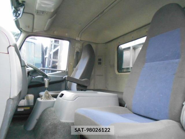 Mitsubishi FIGHTER 2015-09 8626753-18