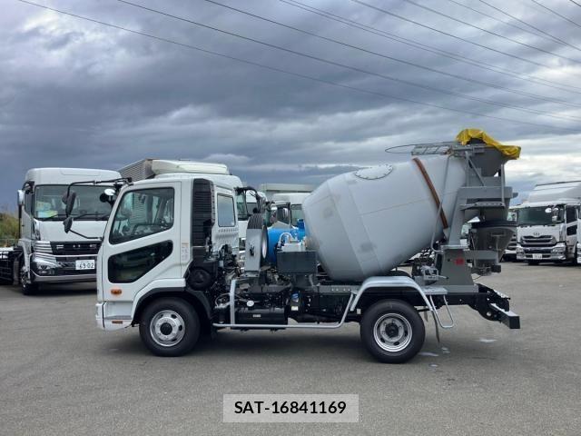 Mitsubishi FIGHTER 2026-02 8626739-4