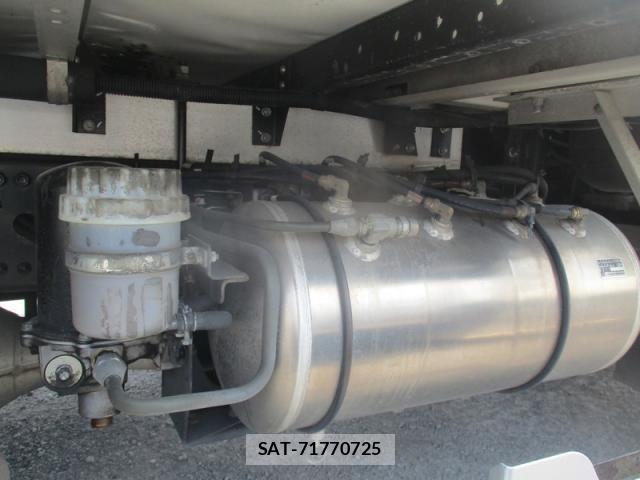 Mitsubishi FIGHTER 2017-08 8626755-14