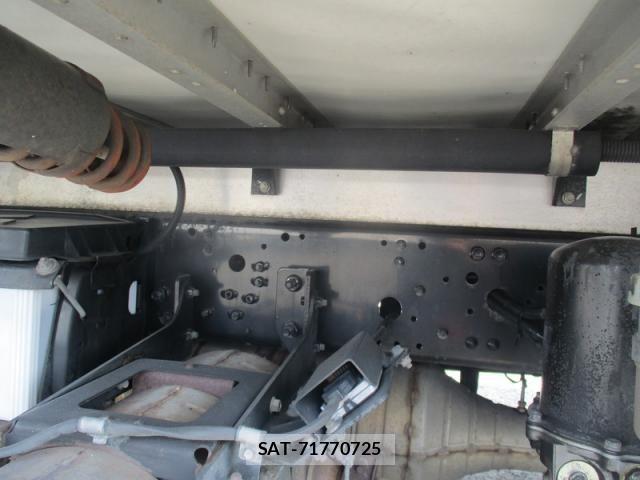 Mitsubishi FIGHTER 2017-08 8626755-15