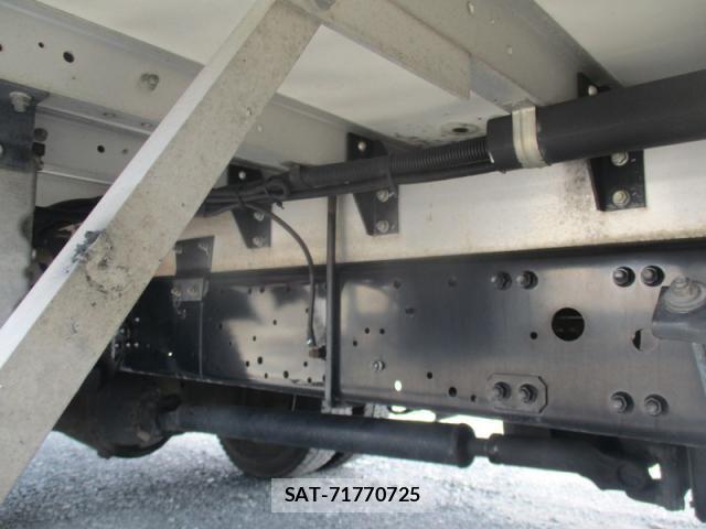 Mitsubishi FIGHTER 2017-08 8626755-16