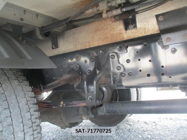 Mitsubishi FIGHTER 2017-08 8626755-17