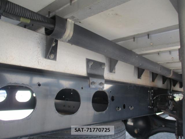 Mitsubishi FIGHTER 2017-08 8626755-19