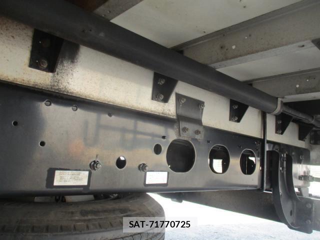 Mitsubishi FIGHTER 2017-08 8626755-22