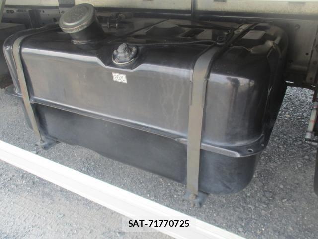 Mitsubishi FIGHTER 2017-08 8626755-24