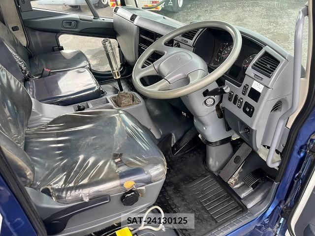 Mitsubishi FIGHTER 2014-01 8626742-18