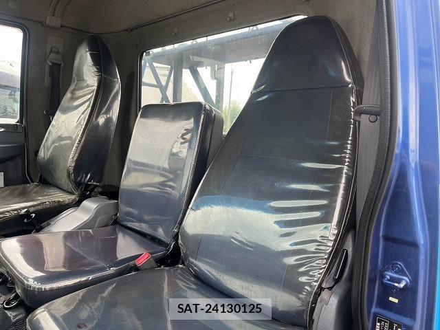 Mitsubishi FIGHTER 2014-01 8626742-23