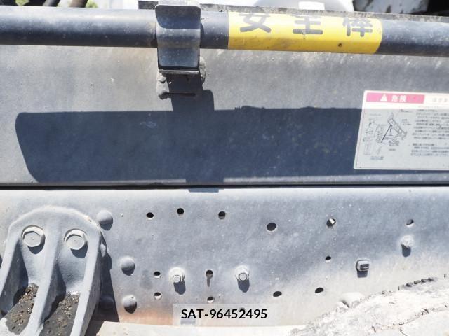 Mitsubishi FIGHTER 2010-11 8626744-26