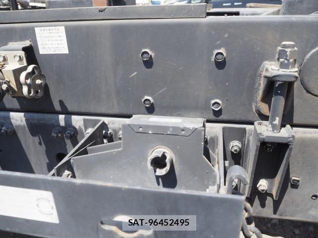 Mitsubishi FIGHTER 2010-11 8626744-27