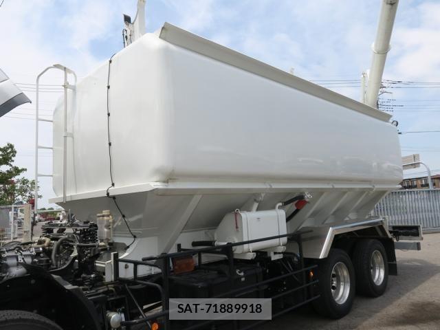 Mitsubishi FIGHTER 2024-02 8659050-10