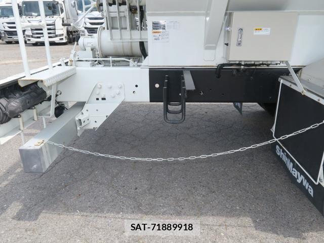 Mitsubishi FIGHTER 2024-02 8659050-13